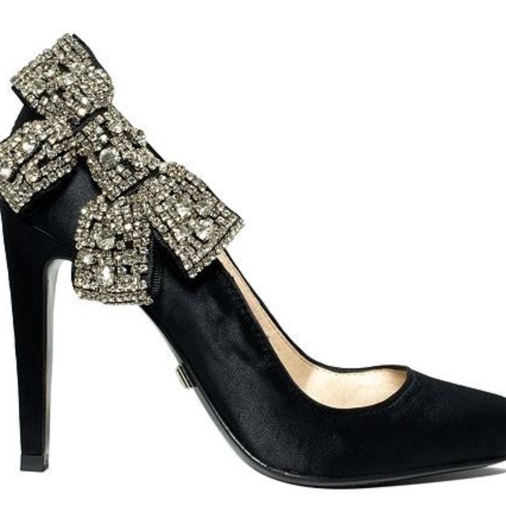 ABS by allen schwartz black pumps